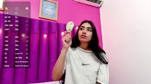 Snapshot of littlee_emilyy_ chatting on 02/22/25, 06:06 Emily online show from 02/22/25, 06:06