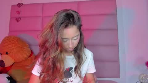 littlee_emma_ online show from 01/31/25, 09:27