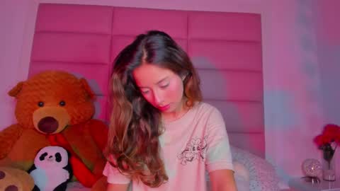 littlee_emma_ online show from 02/19/25, 03:06