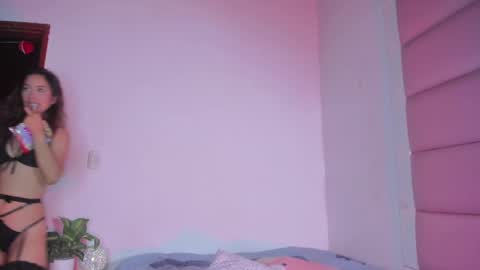 littlee_emma_ online show from 09/17/25, 07:10