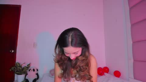 littlee_emma_ online show from 09/25/25, 03:54