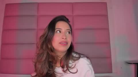 littlee_emma_ online show from 11/30/25, 03:21