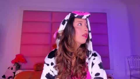 Snapshot of littlee_emma_ chatting on 01/11/26, 03:55 littlee_emma_ online show from 01/11/26, 03:55