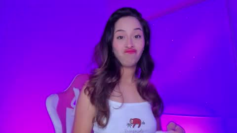 Snapshot of littlee_emma_ chatting on 02/06/26, 03:33 littlee_emma_ online show from 02/06/26, 03:33