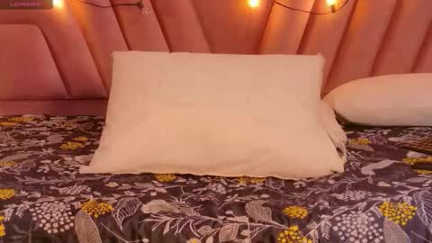 Snapshot of littleebonymommy chatting on 01/15/26, 09:07 Tania online show from 01/15/26, 09:07