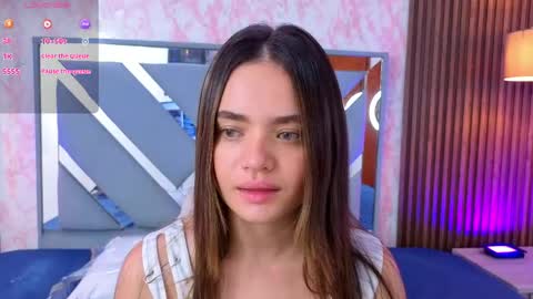 Snapshot of littleesara18 chatting on 05/07/26, 02:44 Sara online show from 05/07/26, 02:44