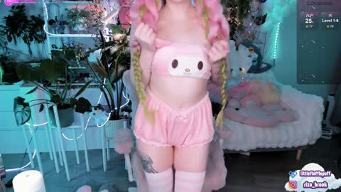 Snapshot of littleflufflepuff chatting on 12/04/24, 05:05 Riza Riri Puff  online show from 12/04/24, 05:05