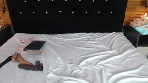 Snapshot of littlekloe_ chatting on 01/15/25, 10:57 Litllekloe online show from 01/15/25, 10:57