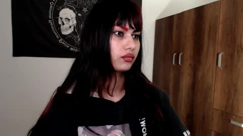 Snapshot of littleluciferrr chatting on 06/04/26, 04:51 Lucifer online show from 06/04/26, 04:51