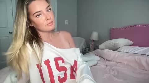 Snapshot of littlemaryjane19 chatting on 01/16/25, 06:59 Marciabrady online show from 01/16/25, 06:59