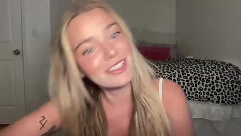 Snapshot of littlemaryjane19 chatting on 09/17/25, 08:32 Marciabrady online show from 09/17/25, 08:32