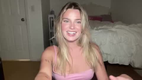 Snapshot of littlemaryjane19 chatting on 10/17/25, 04:48 Marciabrady online show from 10/17/25, 04:48