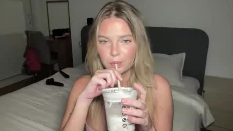 Snapshot of littlemaryjane19 chatting on 11/06/25, 01:28 Marciabrady online show from 11/06/25, 01:28