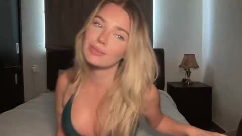 Snapshot of littlemaryjane19 chatting on 11/08/25, 04:23 Marciabrady online show from 11/08/25, 04:23