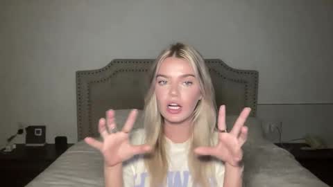 Snapshot of littlemaryjane19 chatting on 11/19/25, 10:48 Marciabrady online show from 11/19/25, 10:48