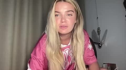 Snapshot of littlemaryjane19 chatting on 12/14/25, 03:56 Marciabrady online show from 12/14/25, 03:56