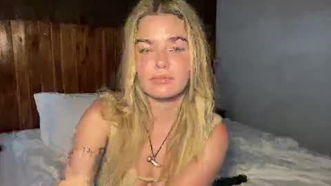 Snapshot of littlemaryjane19 chatting on 05/26/26, 09:27 Marciabrady online show from 05/26/26, 09:27