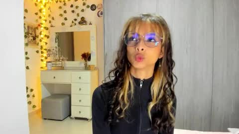 Snapshot of littlemoon18 chatting on 02/06/26, 11:19 Luna online show from 02/06/26, 11:19