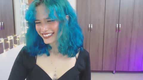 Snapshot of littlenami_ chatting on 09/19/25, 09:15 LAUREN online show from 09/19/25, 09:15