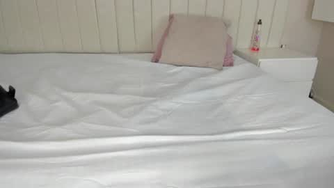 im olivia IG littleolivia01 online show from 02/03/25, 01:19