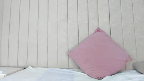 im olivia IG littleolivia01 online show from 02/05/25, 01:00