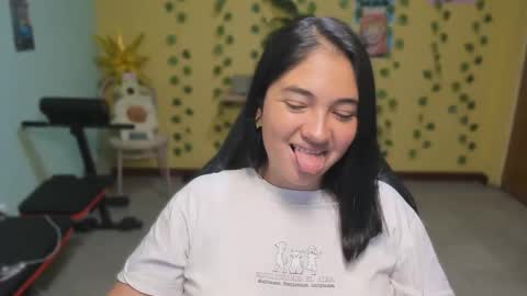 Snapshot of littleprety6969 chatting on 01/14/26, 05:13 Mia Wednesday to Sunday 730 am to 1030 am Colombian Hour D online show from 01/14/26, 05:13