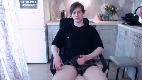 Snapshot of littlesadcabbage chatting on 06/12/26, 05:28 Sonnenschein online show from 06/12/26, 05:28