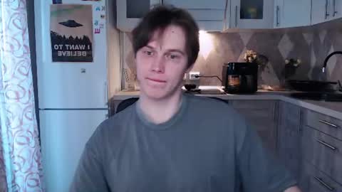 Snapshot of littlesadcabbage chatting on 06/19/26, 02:49 Sonnenschein online show from 06/19/26, 02:49