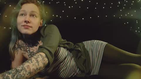 Niki  free tg channel with some photos gifs and info about streams  online show from 12/15/25, 01:59