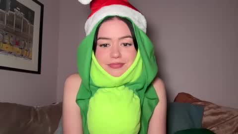 Snapshot of littlesugarpea chatting on 12/25/24, 11:20 Little Sugar Pea  online show from 12/25/24, 11:20