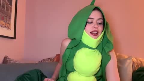 Snapshot of littlesugarpea chatting on 01/05/25, 12:09 Little Sugar Pea  online show from 01/05/25, 12:09