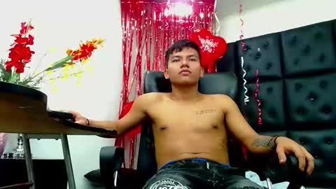 littletommy01 online show from 02/16/25, 03:26