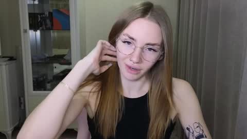 Snapshot of littlevildevil chatting on 12/02/24, 04:09 Eliana online show from 12/02/24, 04:09