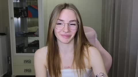Snapshot of littlevildevil chatting on 12/05/24, 02:22 Eliana online show from 12/05/24, 02:22