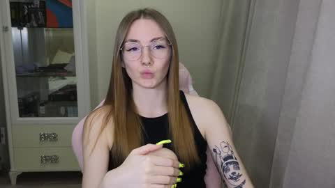 Snapshot of littlevildevil chatting on 12/10/24, 02:17 Eliana online show from 12/10/24, 02:17