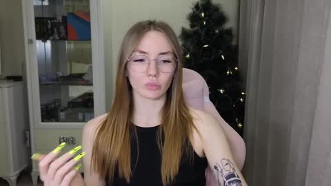 Snapshot of littlevildevil chatting on 12/12/24, 02:22 Eliana online show from 12/12/24, 02:22