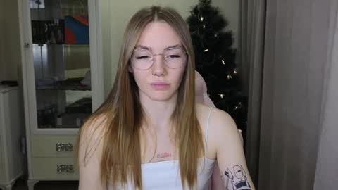 Snapshot of littlevildevil chatting on 12/13/24, 12:06 Eliana online show from 12/13/24, 12:06