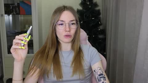Snapshot of littlevildevil chatting on 12/21/24, 02:37 Eliana online show from 12/21/24, 02:37
