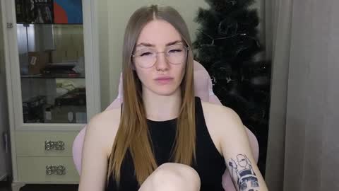 Snapshot of littlevildevil chatting on 12/28/24, 12:24 Eliana online show from 12/28/24, 12:24