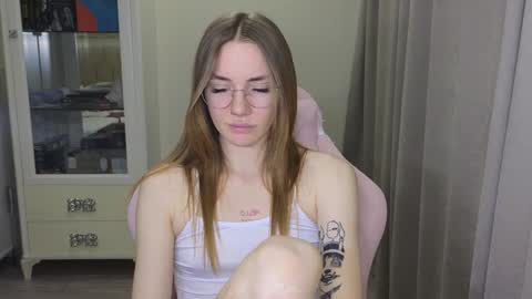 Snapshot of littlevildevil chatting on 01/10/25, 12:04 Eliana online show from 01/10/25, 12:04