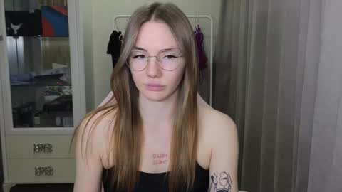 Snapshot of littlevildevil chatting on 01/15/25, 02:13 Eliana online show from 01/15/25, 02:13