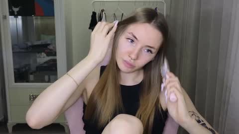 Snapshot of littlevildevil chatting on 01/18/25, 02:12 Eliana online show from 01/18/25, 02:12