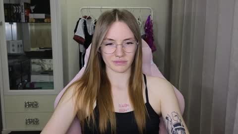 Snapshot of littlevildevil chatting on 01/26/25, 01:15 Eliana online show from 01/26/25, 01:15