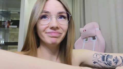 Snapshot of littlevildevil chatting on 01/28/25, 11:17 Eliana online show from 01/28/25, 11:17