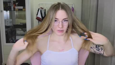 Snapshot of littlevildevil chatting on 01/30/25, 03:08 Eliana online show from 01/30/25, 03:08