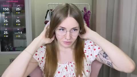 Snapshot of littlevildevil chatting on 02/14/25, 11:53 Eliana online show from 02/14/25, 11:53