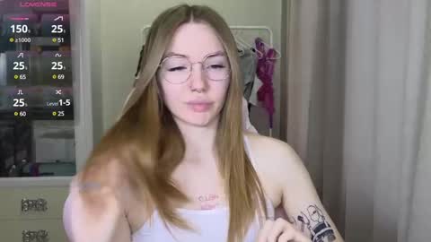 Snapshot of littlevildevil chatting on 02/21/25, 11:44 Eliana online show from 02/21/25, 11:44