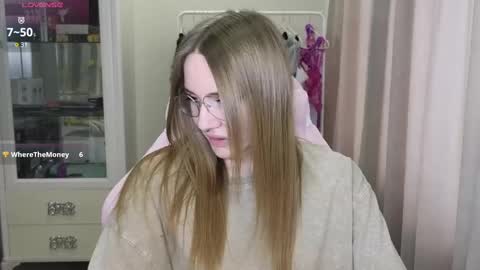 Snapshot of littlevildevil chatting on 02/22/25, 10:18 Eliana online show from 02/22/25, 10:18