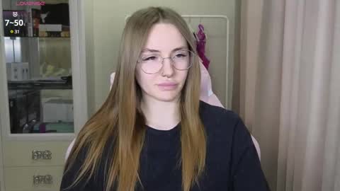 Snapshot of littlevildevil chatting on 02/24/25, 11:10 Eliana online show from 02/24/25, 11:10