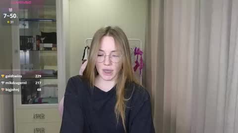 Snapshot of littlevildevil chatting on 03/02/25, 12:11 Eliana online show from 03/02/25, 12:11